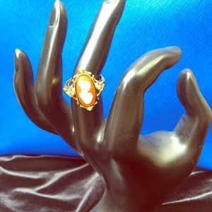Vintage Avon Size 6 Cameo Ring Jewelry Beautiful💕